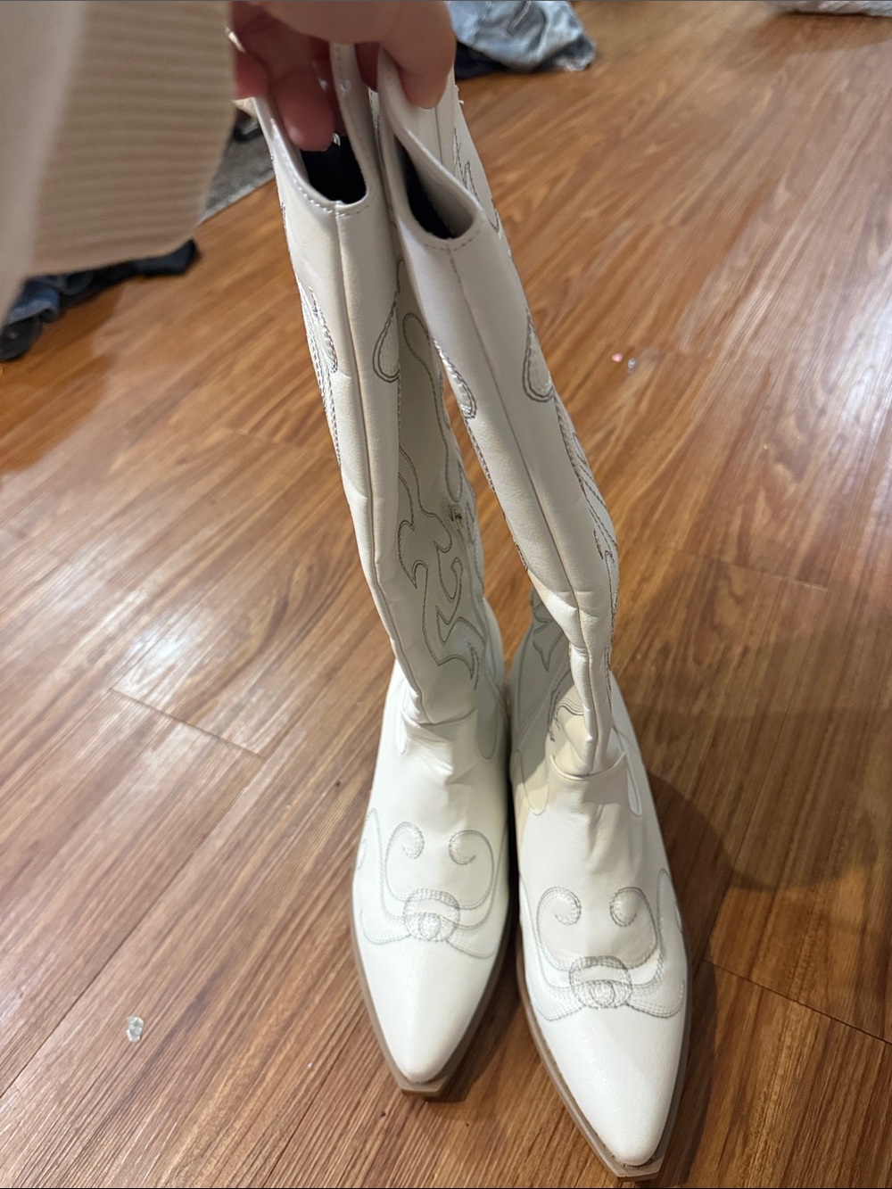 NWOT White Women's Western Knee-High Boots - Elegant Pointed Toe